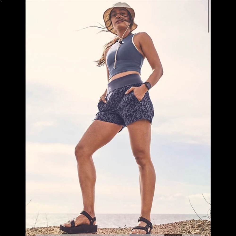 Athleta Trekkie North Printed Short Lynx Navy Sold Out Womens Size 0